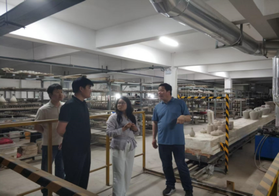 信息工程系和陶瓷艺术系教师赴汝瓷小镇宣和坊汝瓷有限公司实地考察